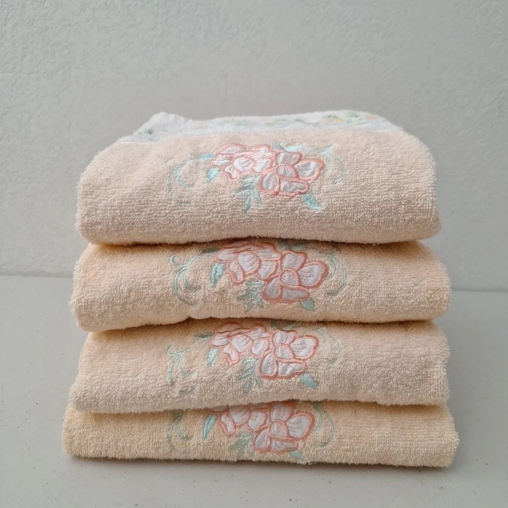 Vintage 4 Bath Towels Embroidered Pink Flowers on Peach Towel w/ Flower Borders